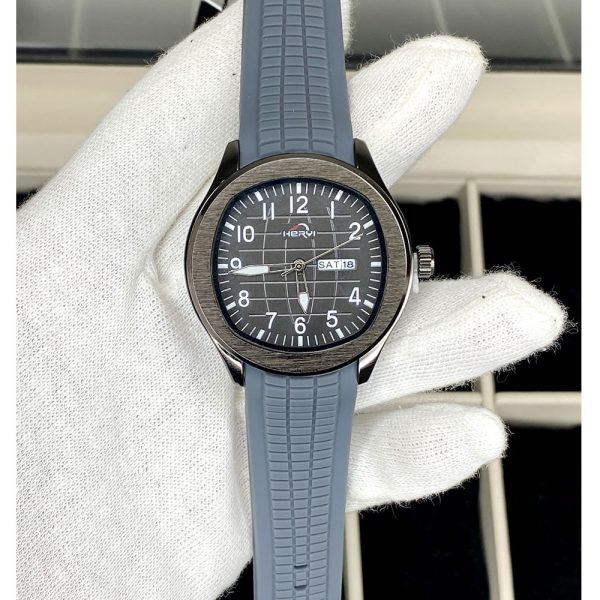 Heryi Men’s Watch With Silicone Strap Day And Date Function Analog Display